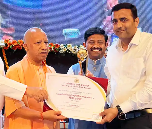 Jaidev Singh, Founder Director of Ambrosia Harvest, receiving the State Export Award 2021–22 (Second Prize) from Uttar Pradesh Chief Minister Yogi Adityanath